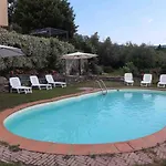 Terraced House With Pool And Beautiful View بيت للعطل بستويا